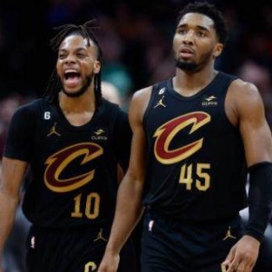 开云体育app-骑士后场兄弟阋墙 米切尔若续约 加兰将申请交易