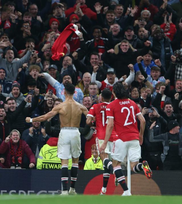 Cristiano-Ronaldo-takes-his-shirt-off-to-celebrate-the-winner-915x1024.jpg